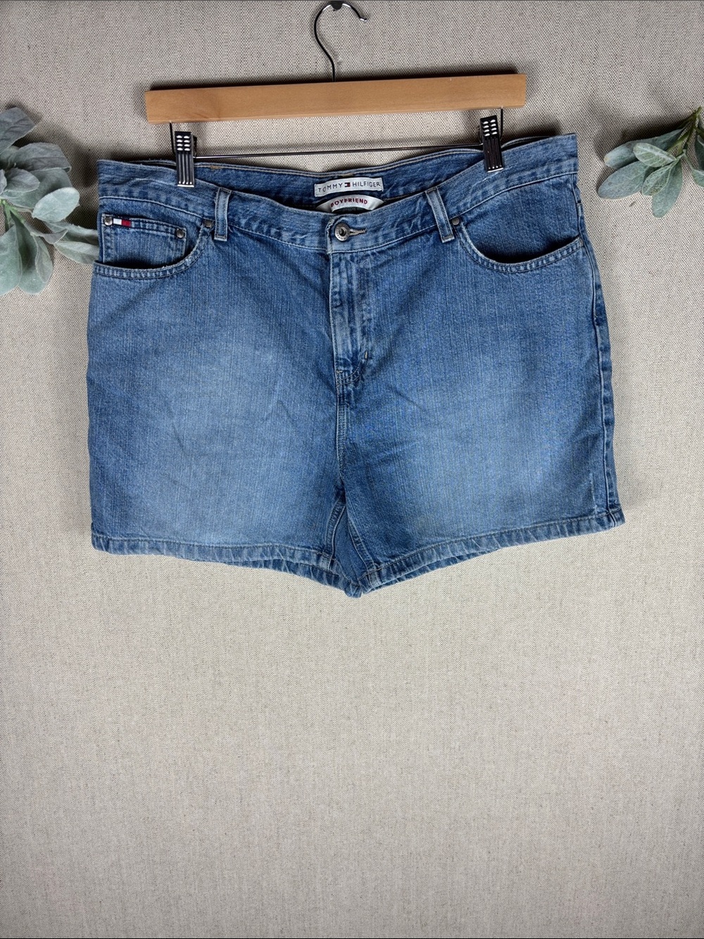 Tommy Hilfiger > Light Blue Denim Boyfriend Jean Shorts 14
